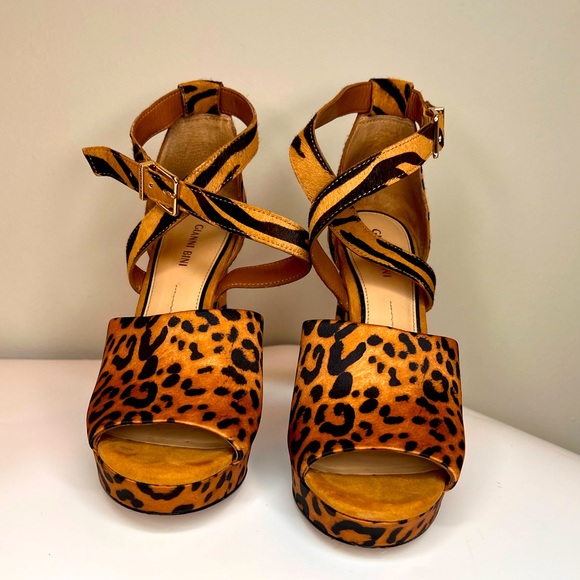 Gianni Bini Shoes - Mixed print platforms
